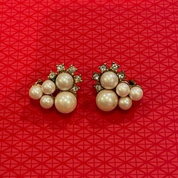 Vintage Signed Marvella Pearl Clip-on Earrings - Picture 1 of 6